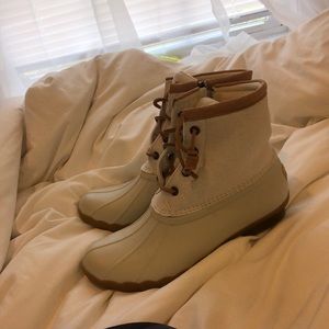 NWOT, Never worn Sperry snow boots